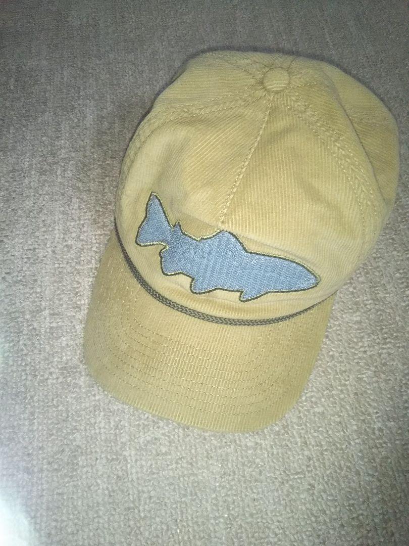 パタゴニア魚刺繍ベージュキャップ