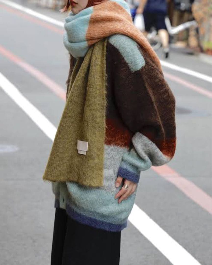 新品 YOKE ヨーク23aw キッドモヘアウールスカーフ ランウェイ着用モデル 新品 YOKE ヨーク23aw キッドモヘアウールスカーフ ランウェイ着用モデル