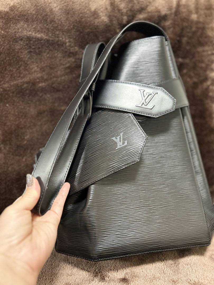 Louis Vuitton ブラック ショルダーバッグ（サックデポール）