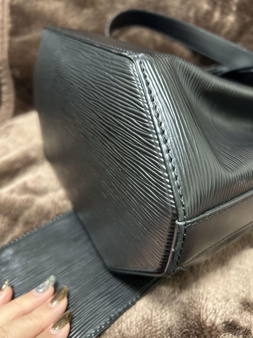 Louis Vuitton ブラック ショルダーバッグ（サックデポール）