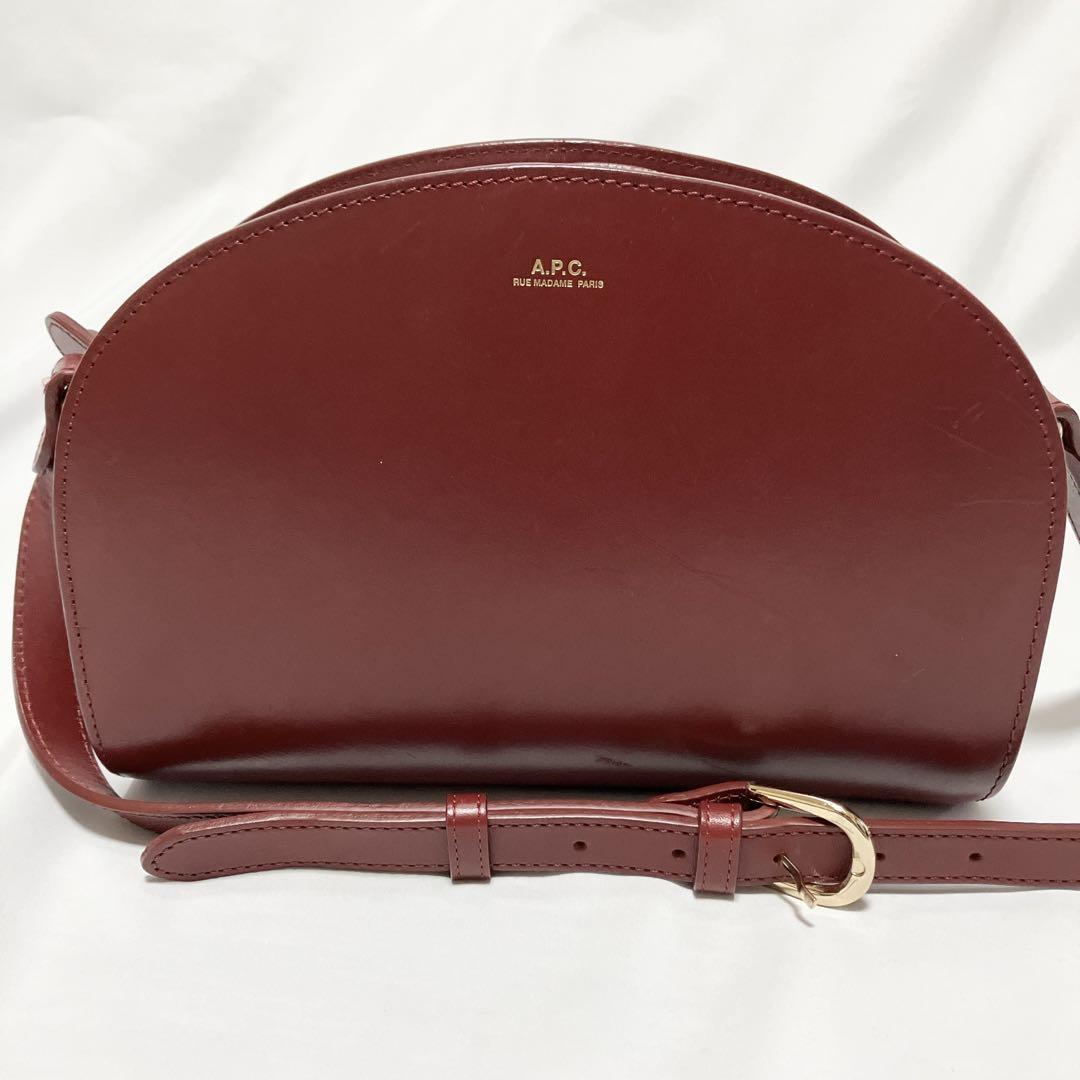 A.P.C. アーペーセー ショルダーバッグ ハーフムーン 斜めがけ可 ボルドー