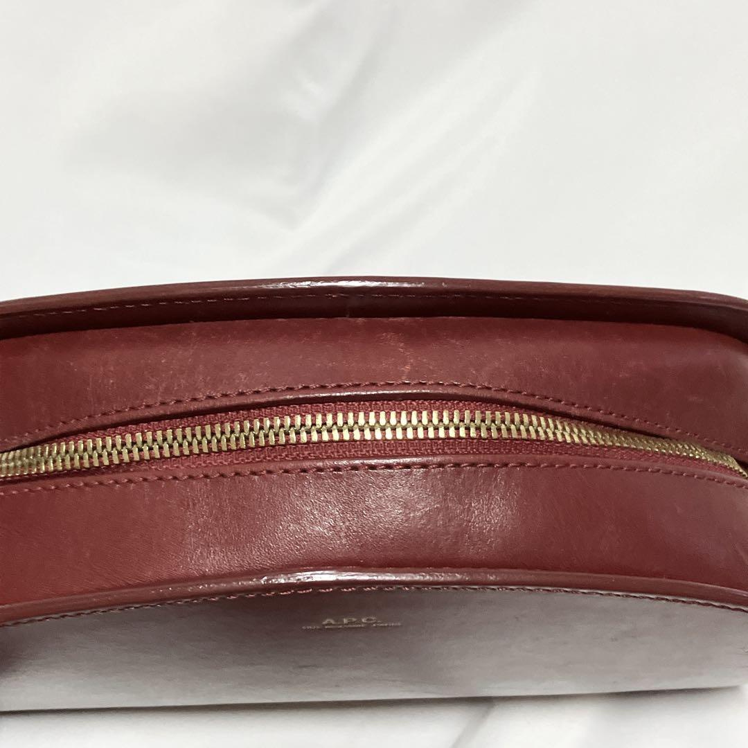 A.P.C. アーペーセー ショルダーバッグ ハーフムーン 斜めがけ可 ボルドー
