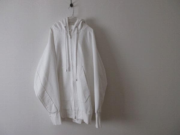 2022年最新海外2022年最新海外JULIUS ユリウス プリント スウェット