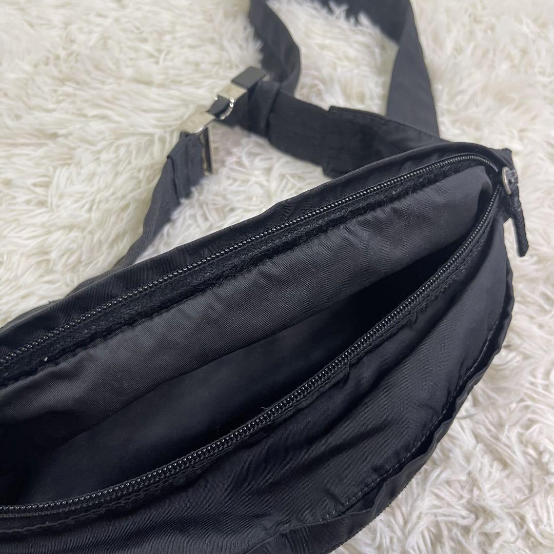 PRADA ウエストポーチ ボディバッグ 三角ロゴプレート ナイロン