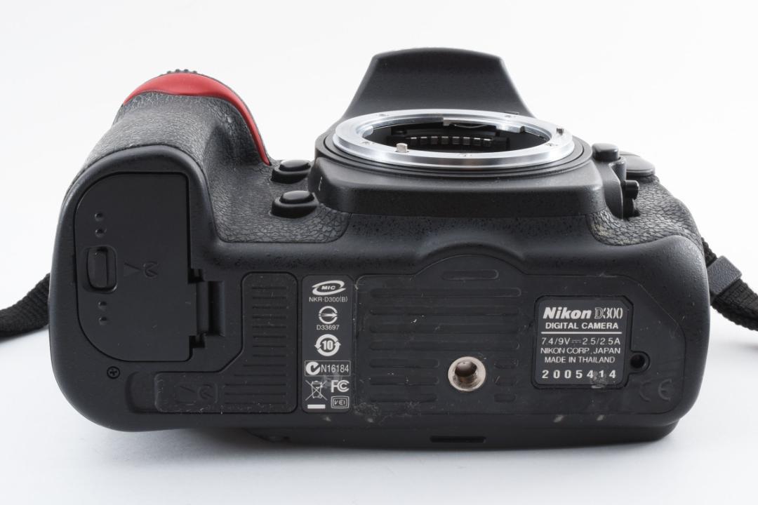 ☆ショット数8,688枚☆ ニコン D300 ボディ 箱付き #14794Ω