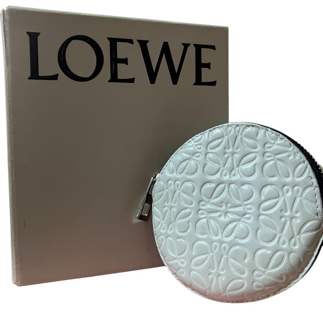 極美品　LOEWE ロエベ　コインケース　リピートアナグラム　ホワイト 近年モデル 美品 ロエベ コインケース リピートアナグラム