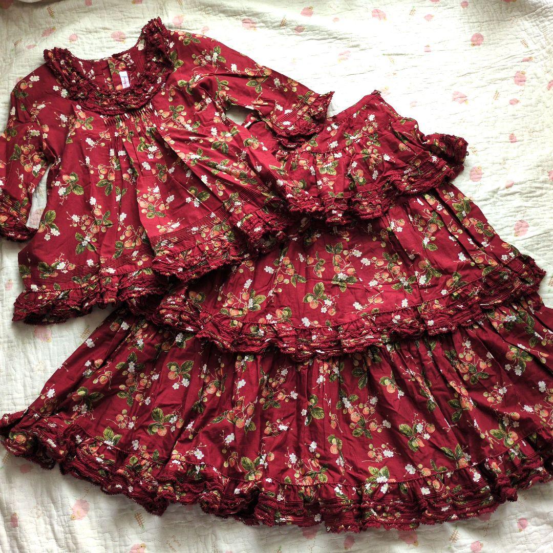 新品 ワンダフルワールド♥いちご柄ブラウスと段々スカート 2点セット