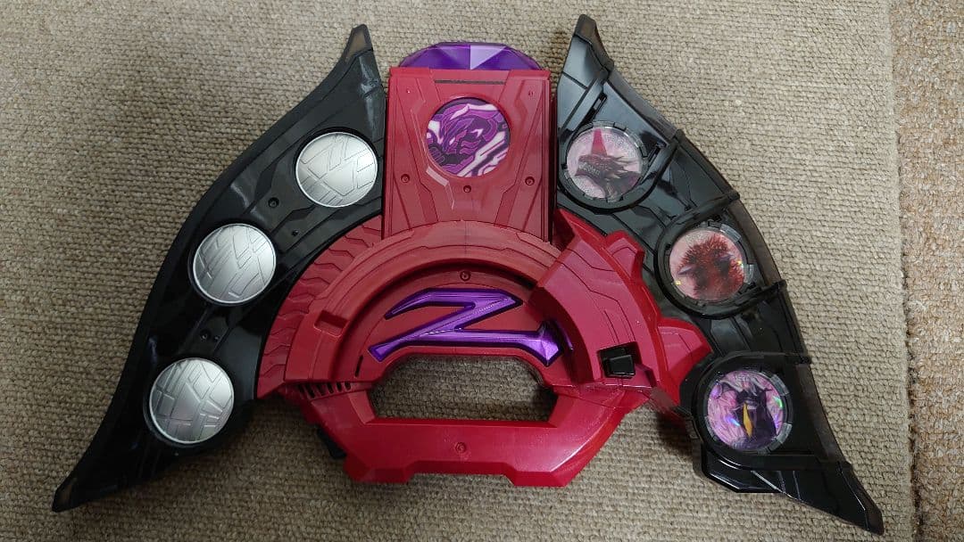 ウルトラマンZ ダークゼットライザー ウルトラメダルやや傷や汚れあり YUZUMIYA_COM