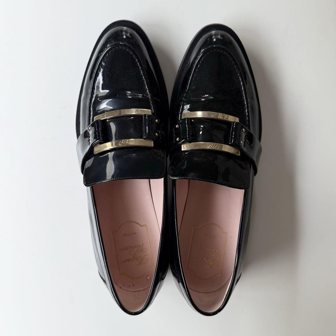 Roger Vivier エナメルローファー