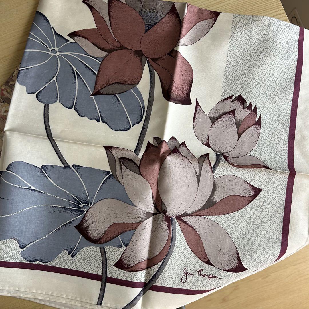 【美品】使用度少　高級　ジムトンプソン　シルク　スカーフ　フラワープリント　絹 シルクスカーフ 花柄（グリーン） - ジムトンプソン【タイシルク