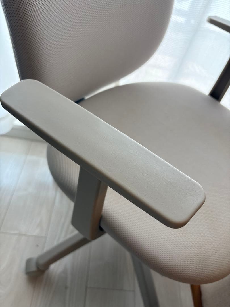 ITOKI SALIDA onetoneチェアYNE-BE ストーンベージュ MARWIL-DEMENAGEMENTS_CH