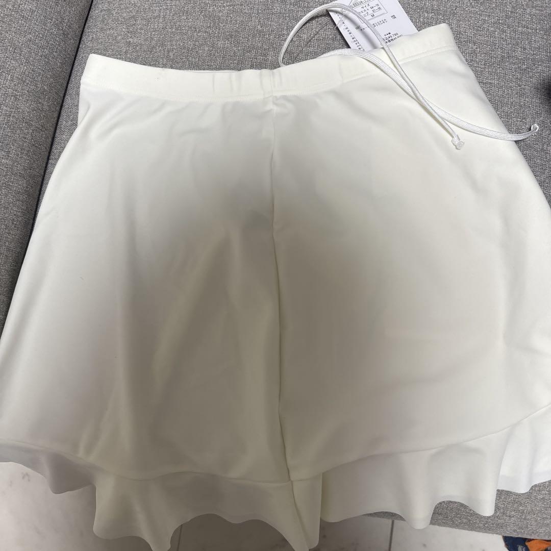 水着白スカート