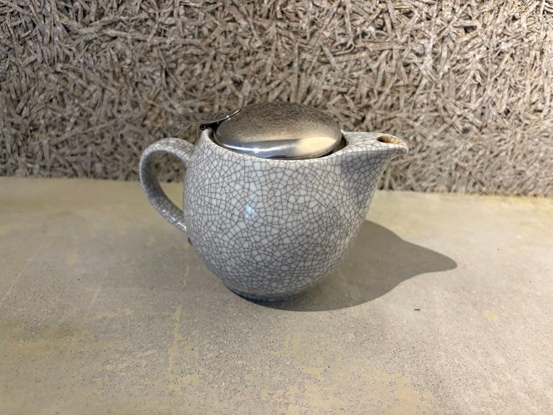グレー陶器製ティーポット 茶こし付き