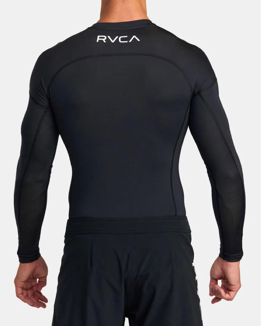 サイズＳ　ラッシュガード　ブラックカモ　RVCA 新品未開封