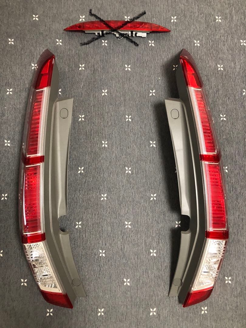 祝開店!大放出セール開催中 ストリームRN6(後期) テールランプ