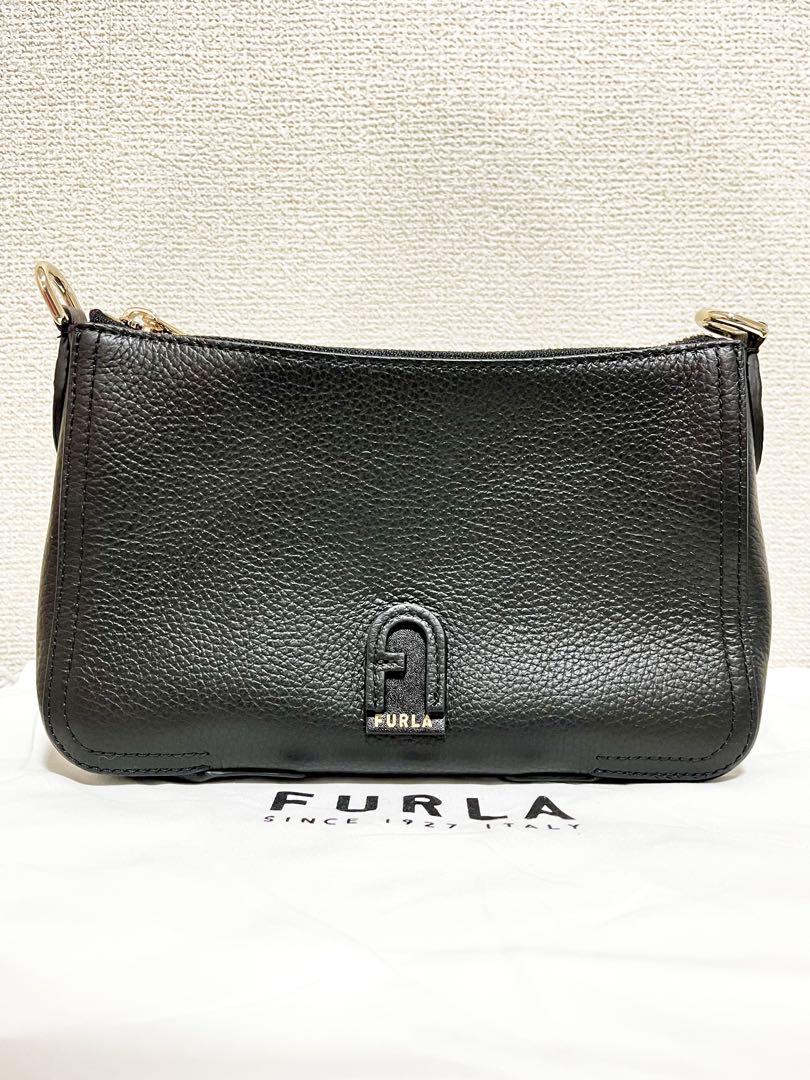 FURLA ブラックレザー ポーチ