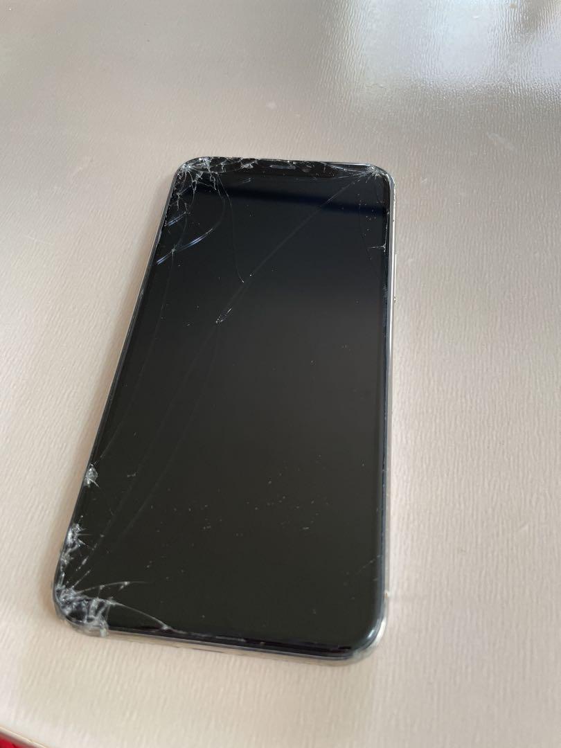 iPhone 11 Pro シルバー 64 GB docomo