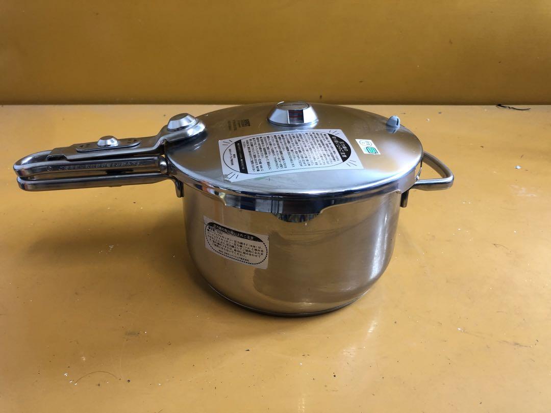 Tupperware Perfect Kitchen 304 圧力鍋 Tupperware Perfect Kitchen 圧力鍋 現状渡し - メルカリ