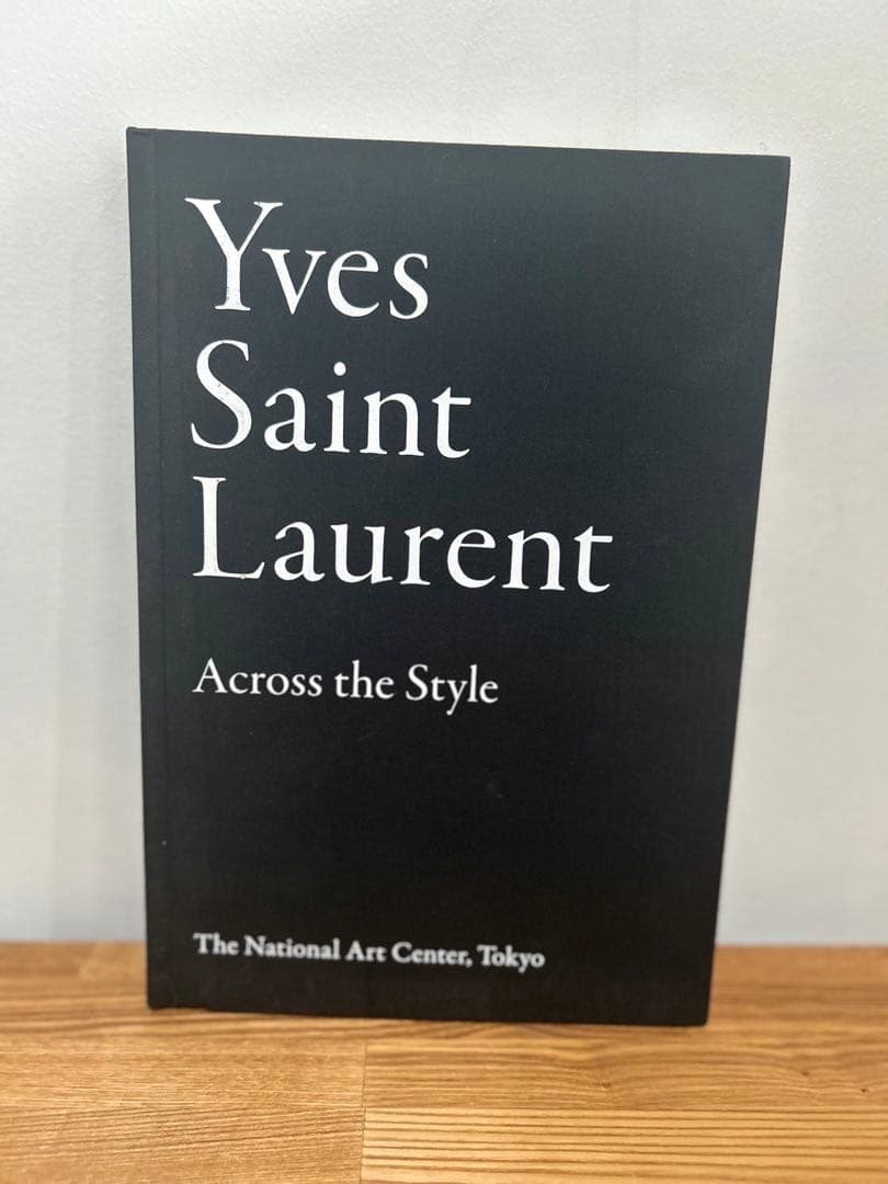 美品 図録 イヴサンローラン展 時を超えるスタイル
