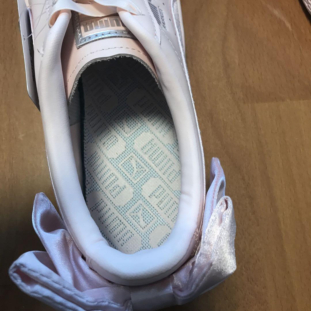 PUMA バスケット BOW ウーブンローズ 369700-01 23.5 サンプル 新品限定完売!PUMAバスケットBOWレザー23.5cm/ピンクリボンプーマ