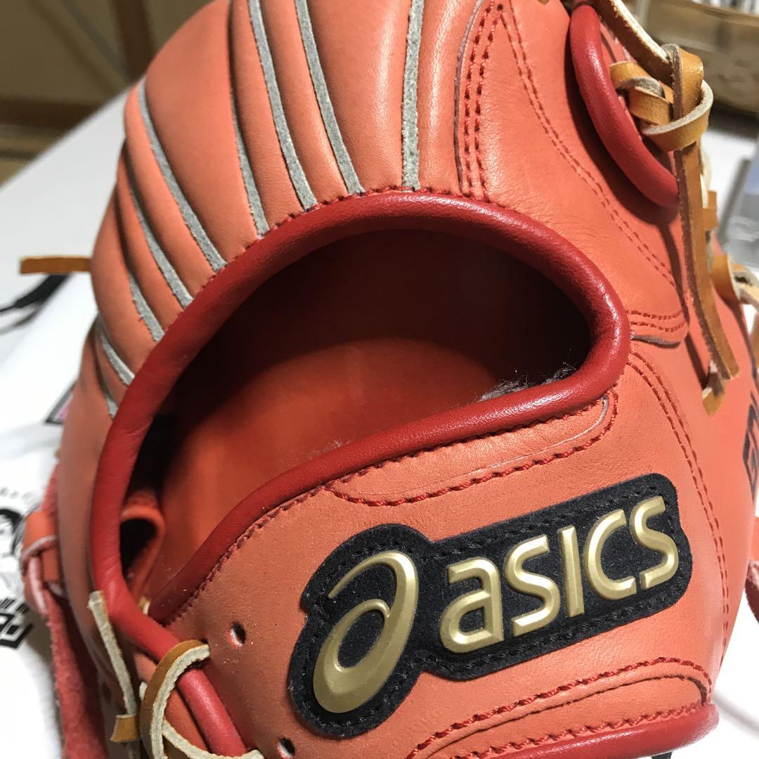 asicsのグローブです。