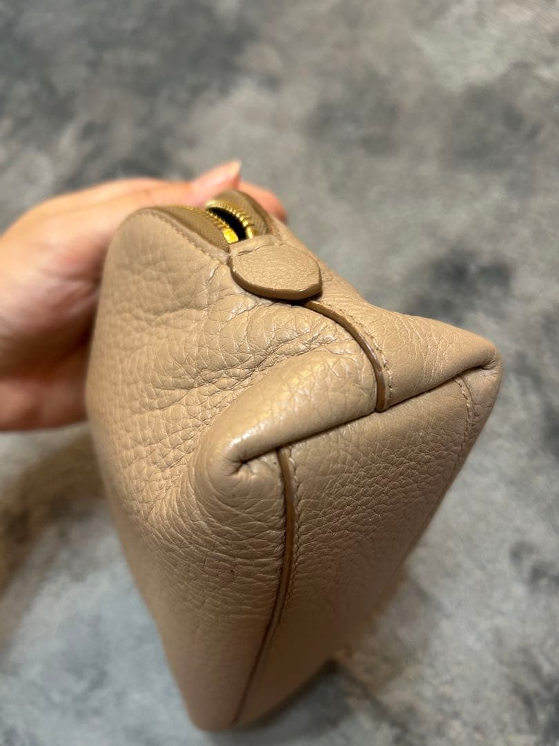 【値下】PRADA ベージュ レザー ポーチ