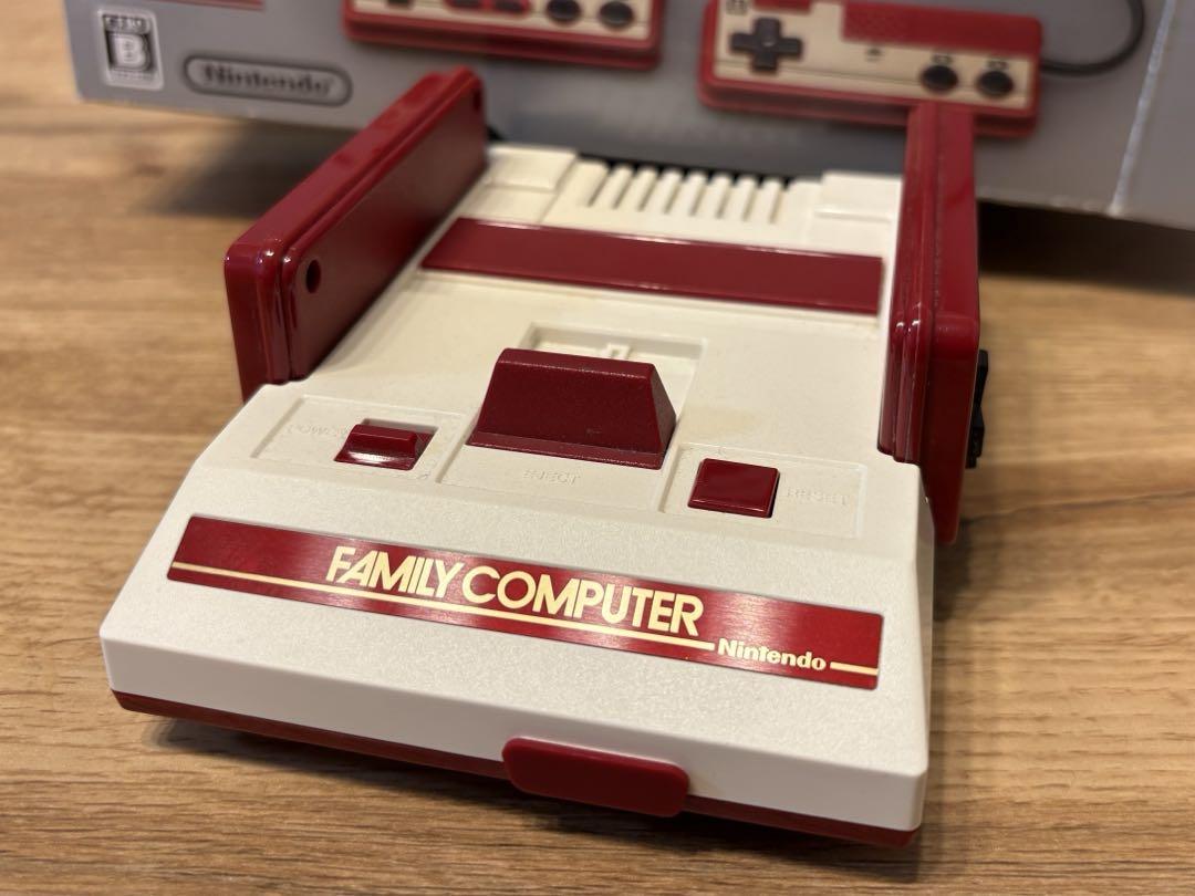 【極美品】元箱入り　ニンテンドークラシックミニ ファミリーコンピュータ本体