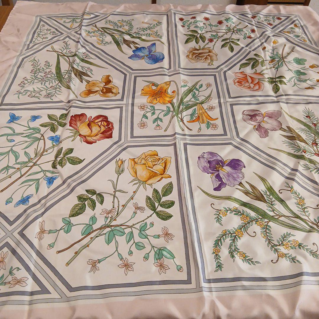 Gucci 花柄シルクスカーフピンク