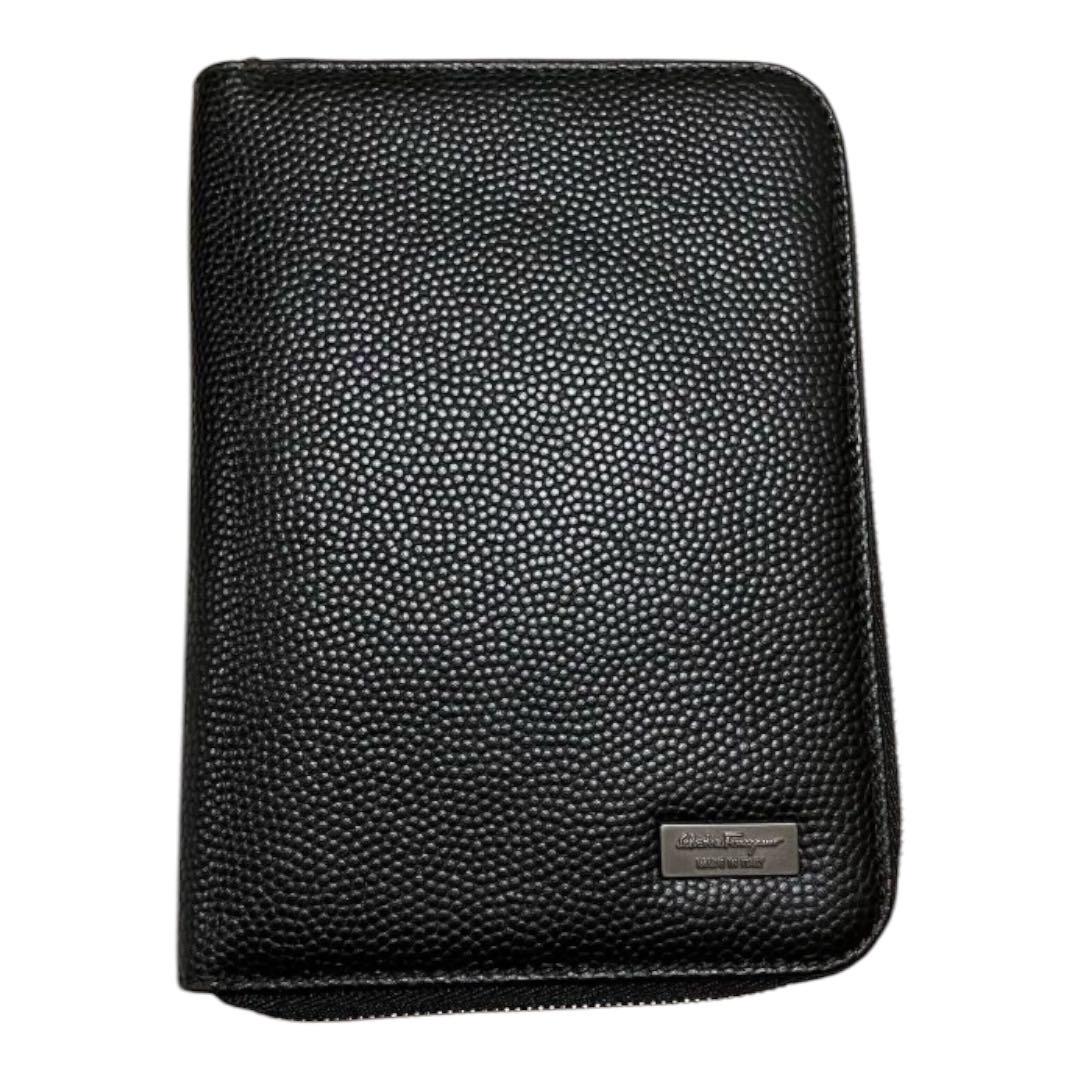Ferragamo レザーマルチケース