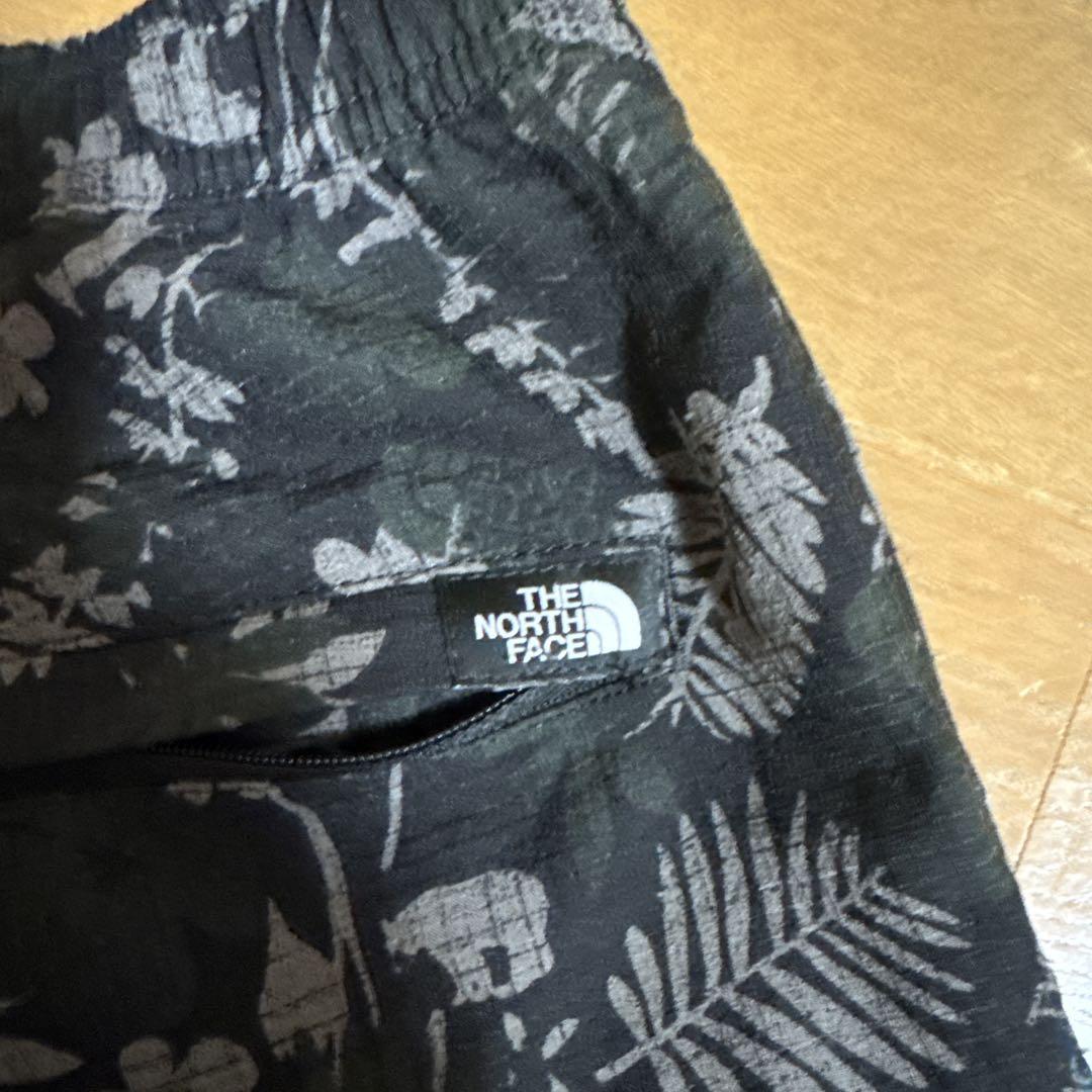 THE NORTH FACE 花柄ショートパンツ　NB42330