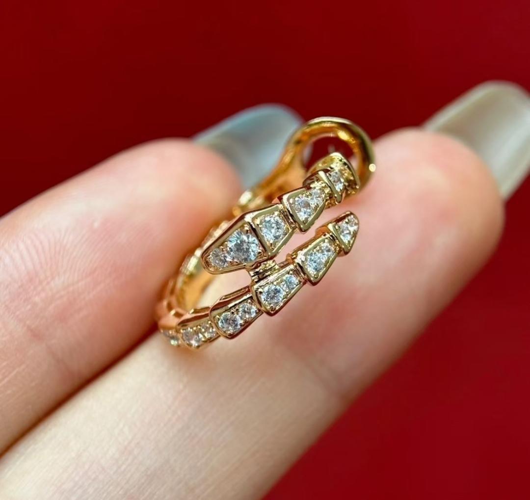 BVLGARI毒蛇オシャレで精緻なイヤリングローズゴールドペア目立った傷や汚れなし