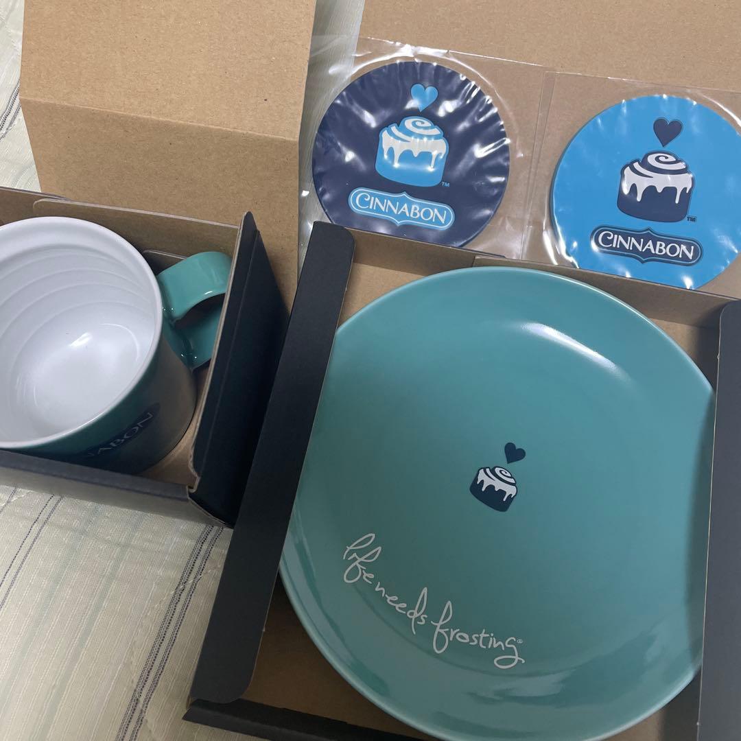 【CINNABON】プレート&マグカップ&コースターセット