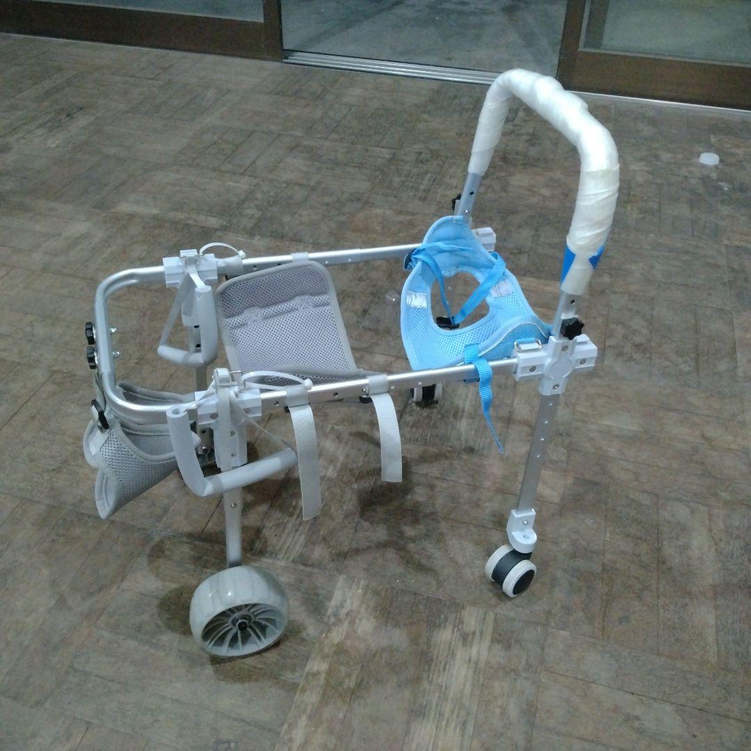 犬用車いす ４輪　Ｌサイズアルミ製 サイズ調整可能