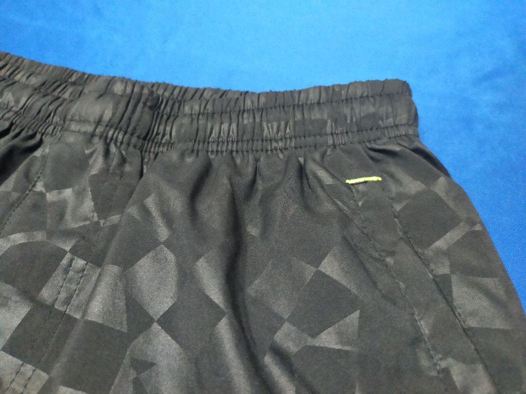 ヨネックス　ハーフパンツ　サイズメンズＭ 黒系
