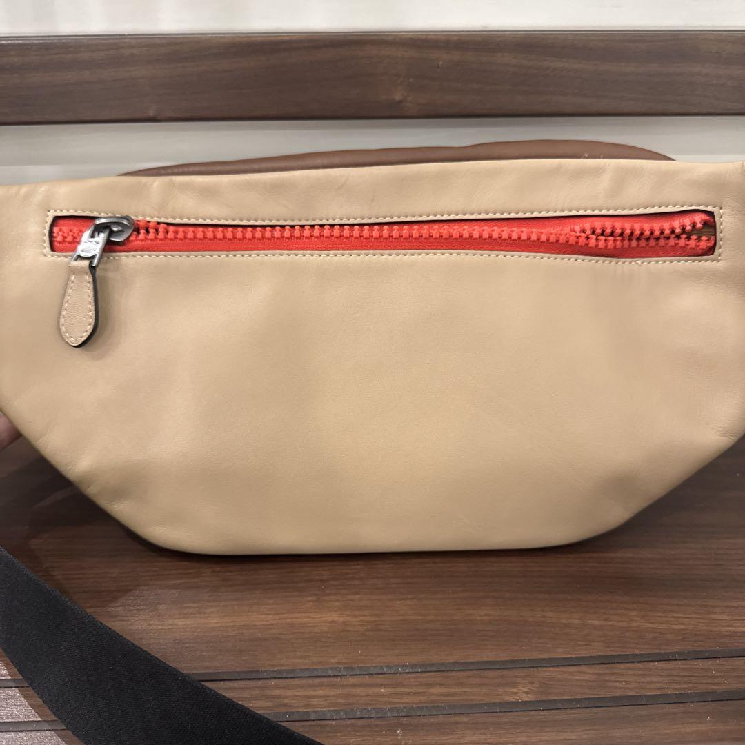 最先端 コーチ 最終価格！COACH ボディバッグ メルカリ - バッグ