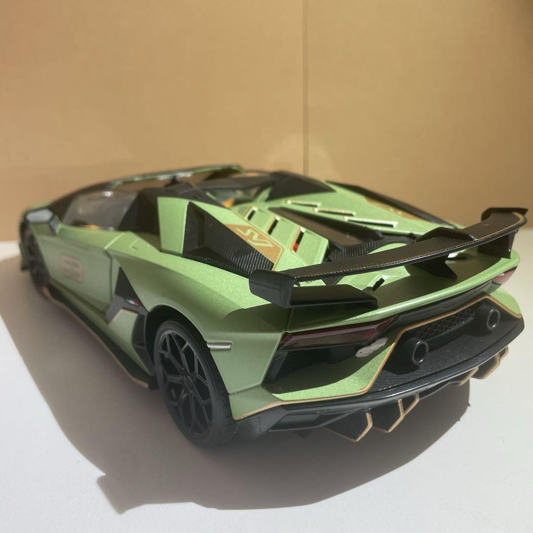 ランボルギーニ アヴェンタドールSVJ ロードスター 1/18 グリーン ランボルギーニ アヴェンタドールSVJ ロードスター 1/18 グリーン