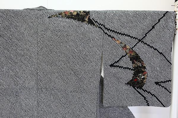 美品 訪問着 総絞り 白黒 刺繍 枝花 金彩 身丈168.0cm 正絹