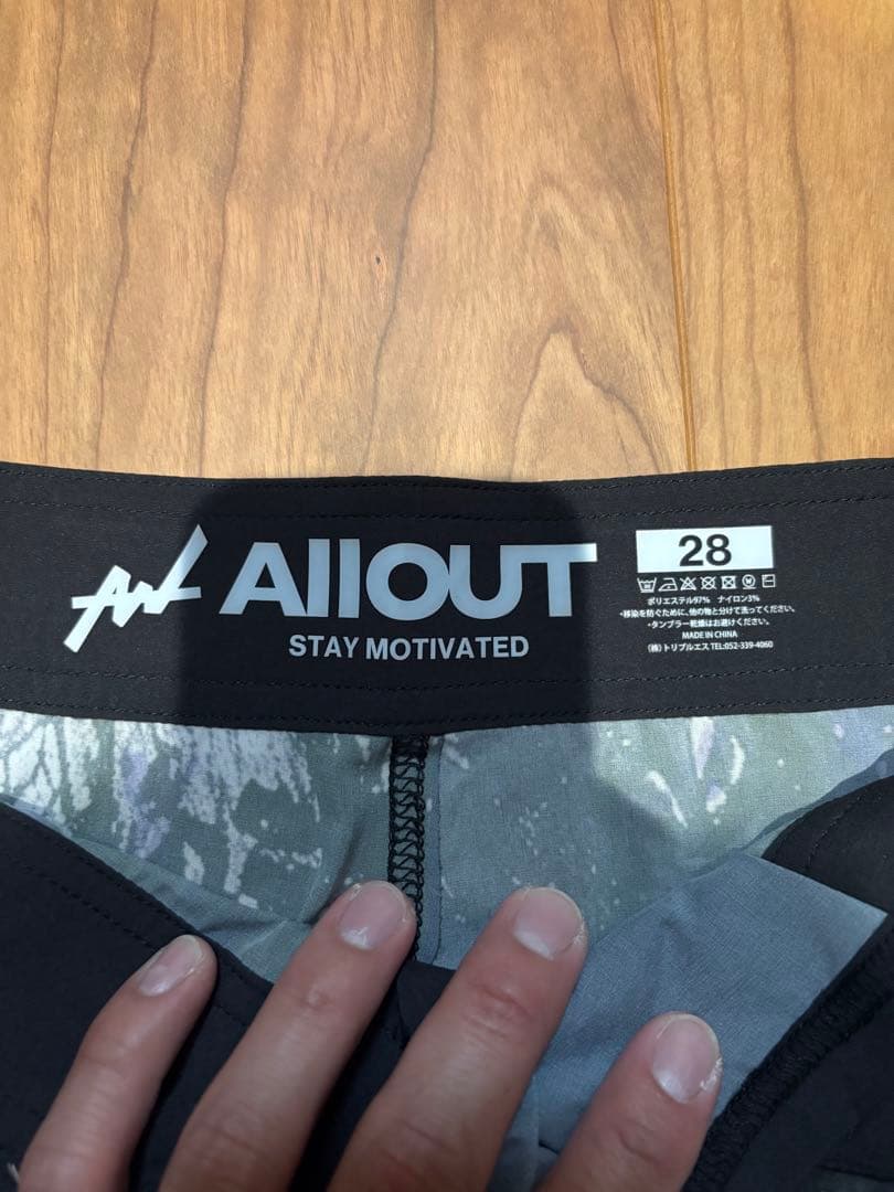 AllOut ボードショーツ　28