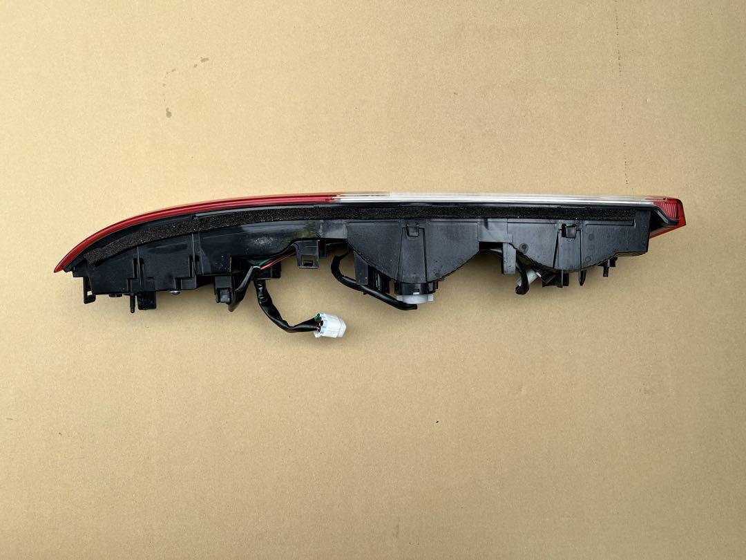 【GW SALE】 スズキ　エブリィワゴン　DA17W 左　テールランプ