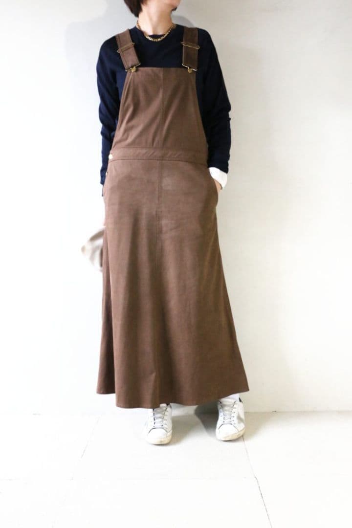 Spick Spanフェイクスエードサロペットスカートコーデ