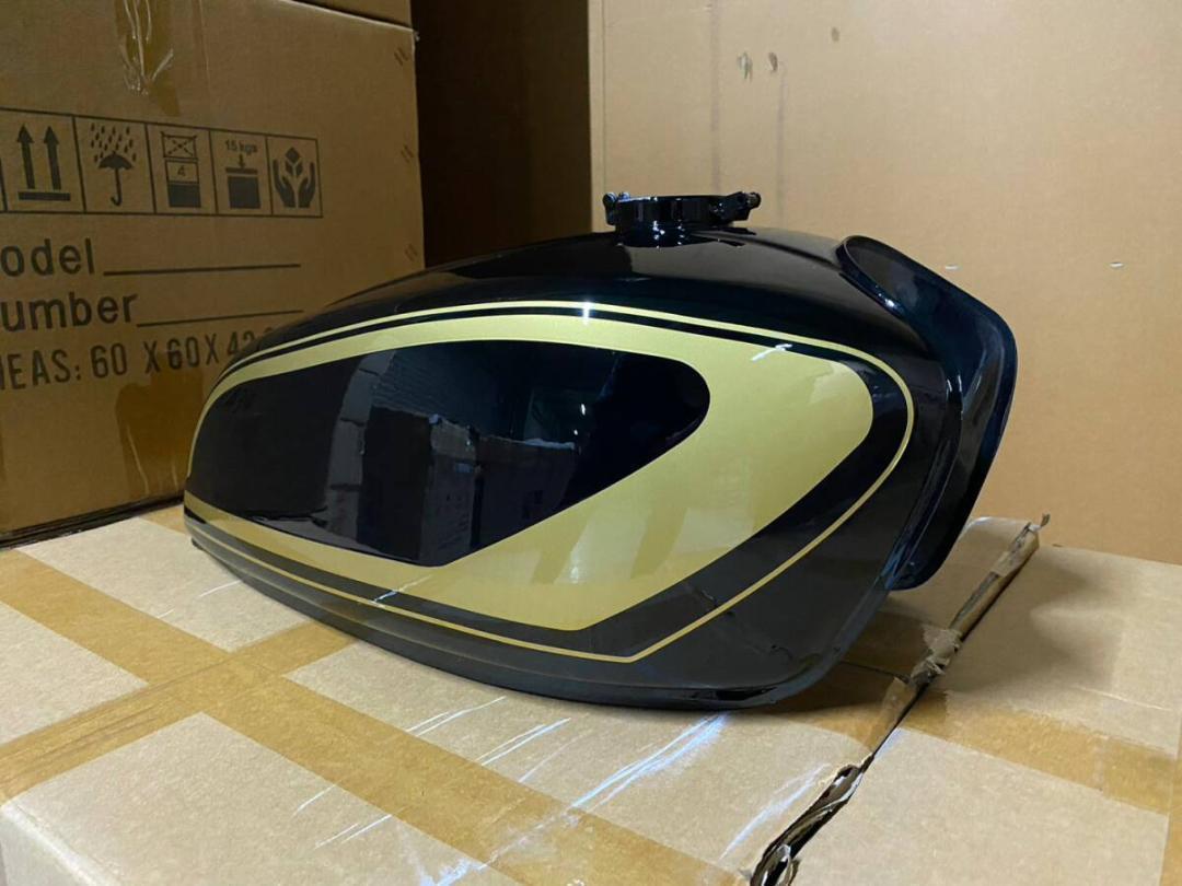 ＧＴ３８０　タンク　Ｂ３銀　/ブラック GT550 フューエルタンク GT380 タンク B3銀 /ブラック GT550 フューエルタンク
