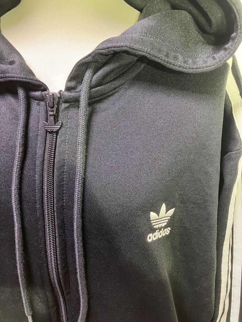 adidas フード付き　セットアップ　ジャージ