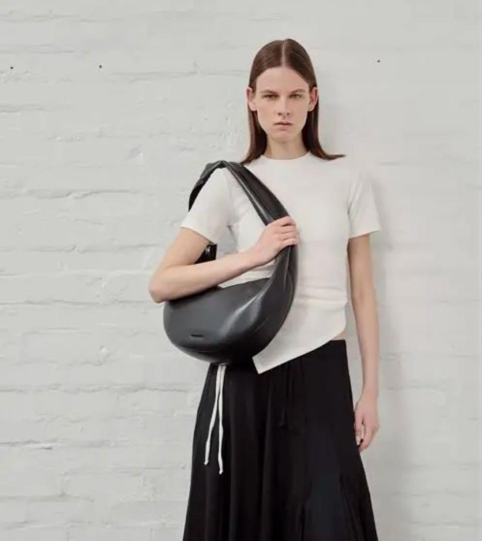 CHARLES & KEITH トニーノットカーブホーボーバッグ