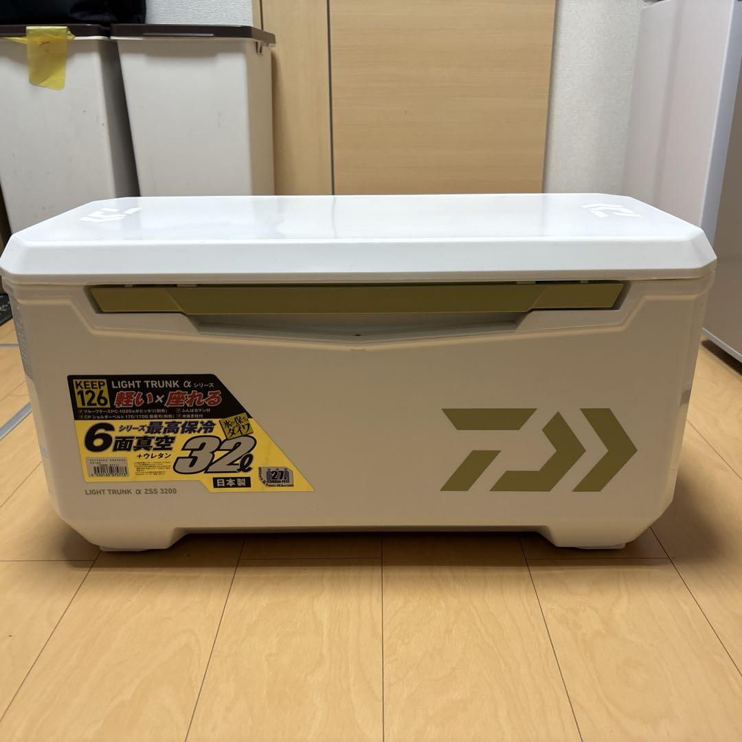 DAIWA LIGHT TRUNK α ZSS 3200