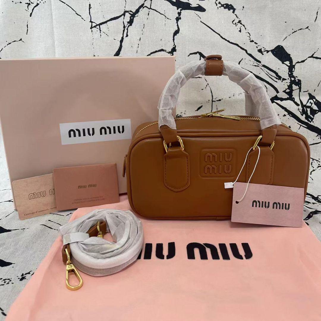 新品✨miumiuショルダーバッグ ハンドバッグ