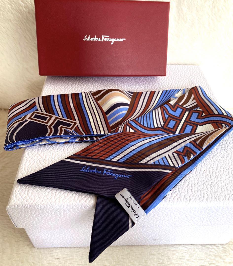 【レビューで送料無料】 未使用級Salvatore Ferragamo ガンチーニリバーシブルスカーフ 小物 小物