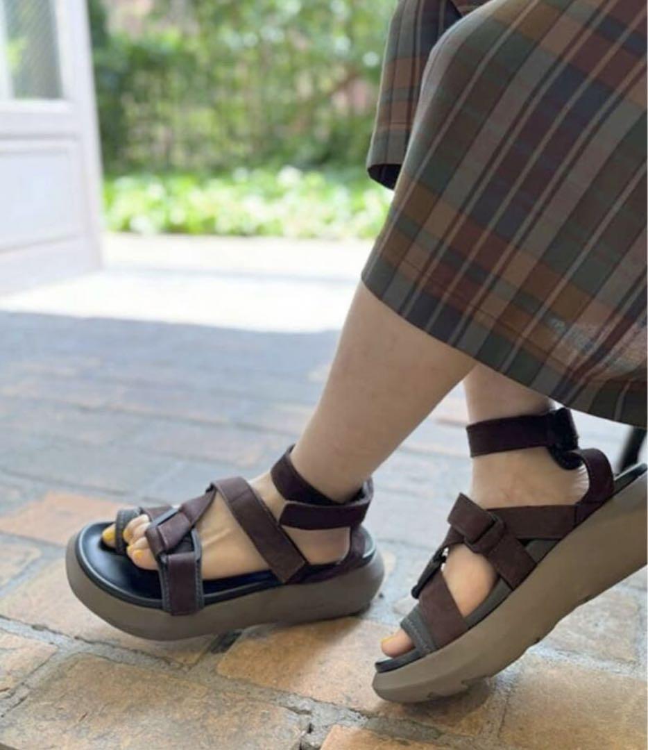 【ONWUAD / オンウァッド） CROSS BELT SANDAL