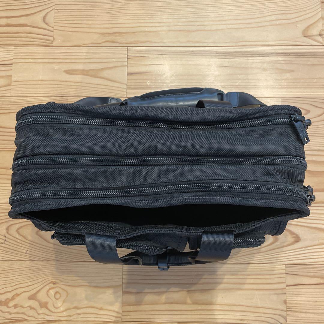 TUMI トゥミ ブラック ショルダーバッグ 26141DH 拡張式 - メルカリ