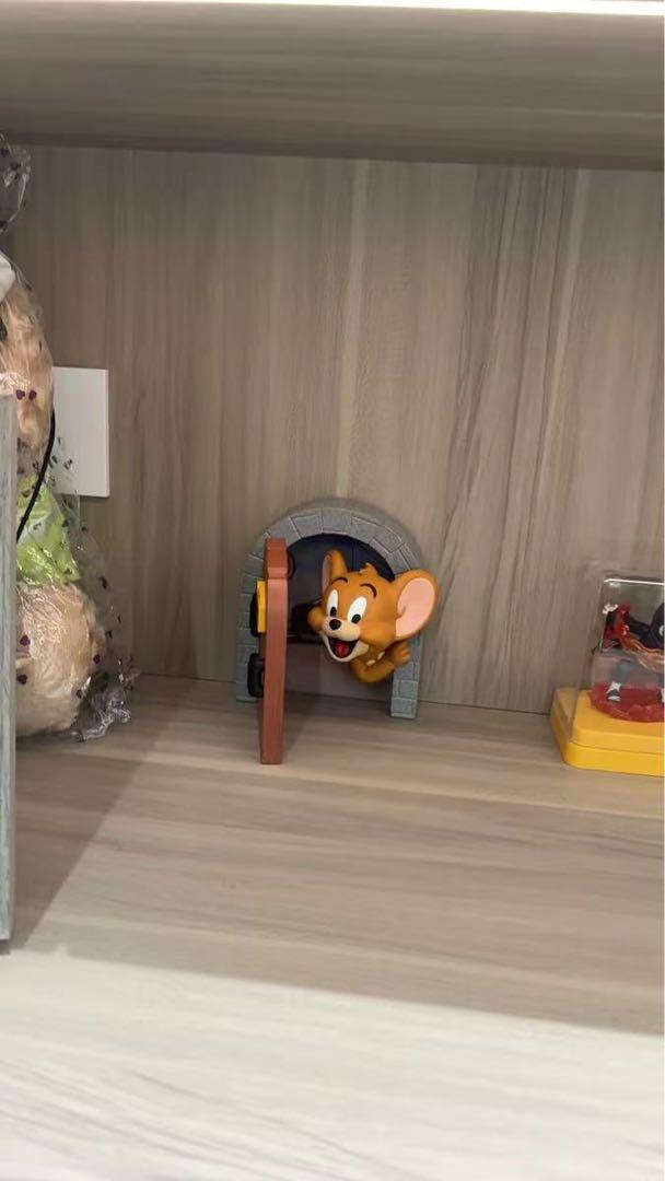 トムとジェリー TOM and JERRY Jerry フィギュア ドア付き