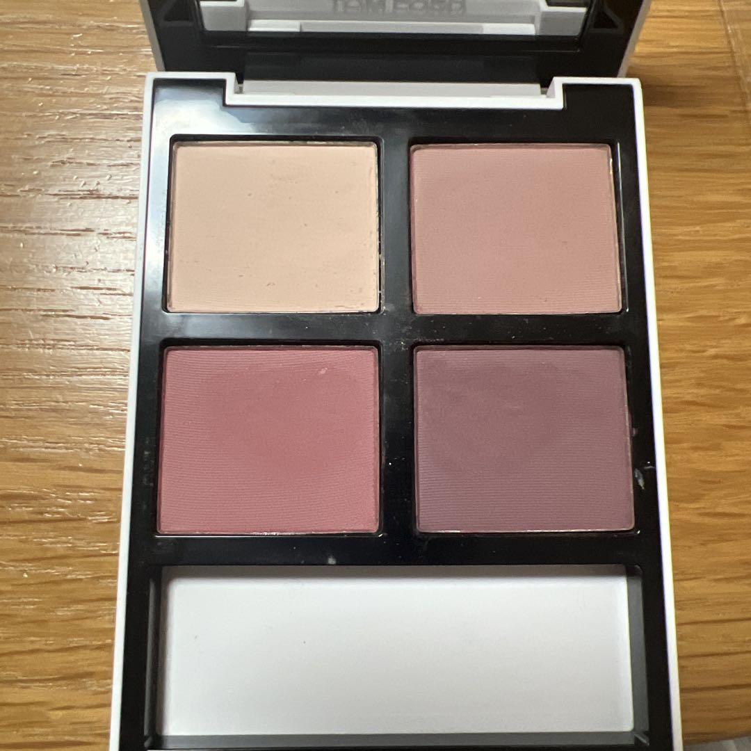 TOM FORD アイカラー クォード 01R ローズティーズ